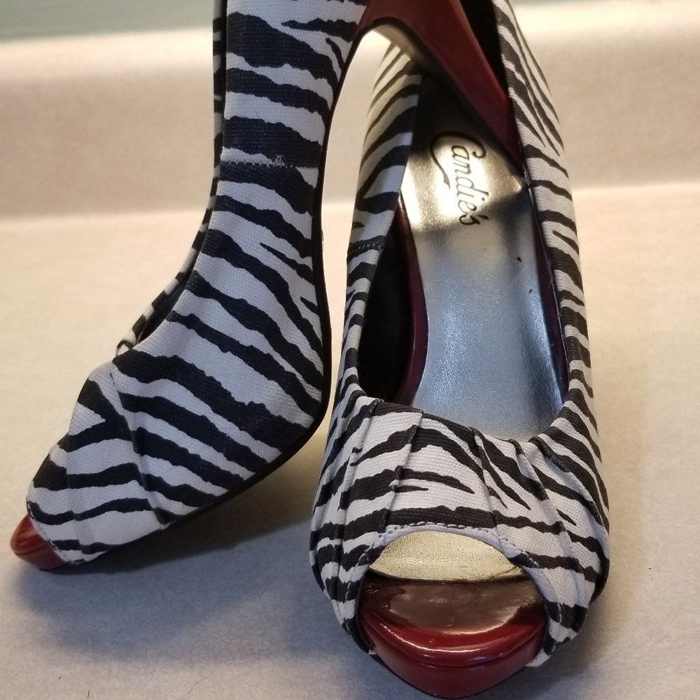Candie's Peep Toe Zebra 4 inch Heels 8